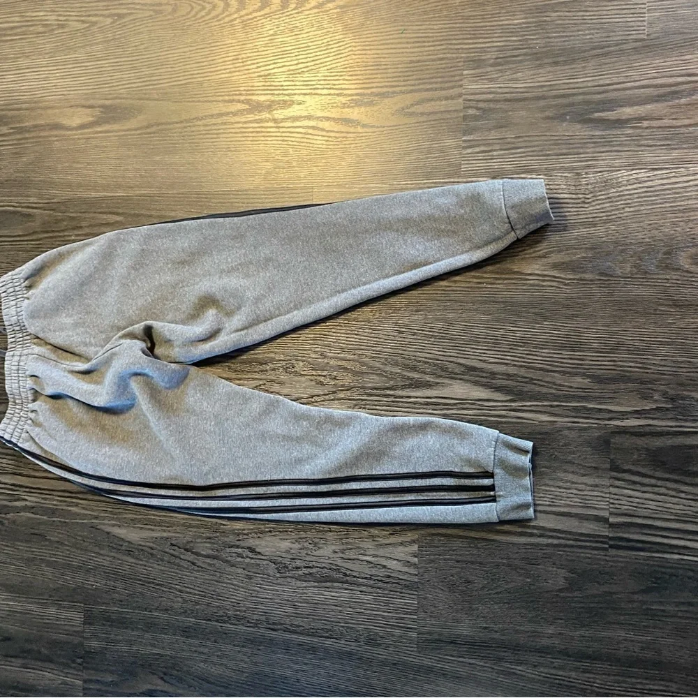 🍍ADIDAS SWEAT PANTS🍍POCKETS🍍SIZE SMALL🍍O-1